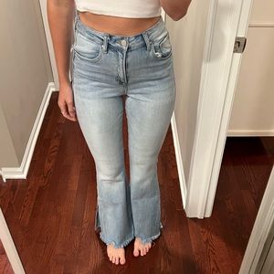 Risen Flared light wash jeans size 27 stretchy